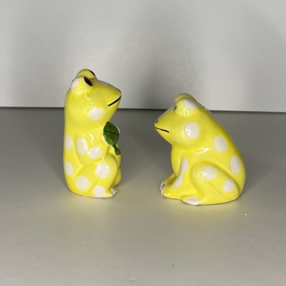 Ceramic Vintage Yellow Polka Dot Frog Couple Salt & Pepper Shakers